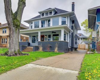 4 Mi to Downtown Toledo: Walkable Riverside Apt - Toledo - Building