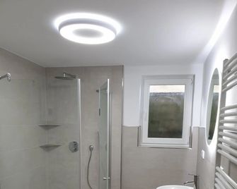 Schöne Wohnung über Wissen - Wissen