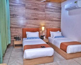 Hotel Lotus - Sarangpur - Bedroom