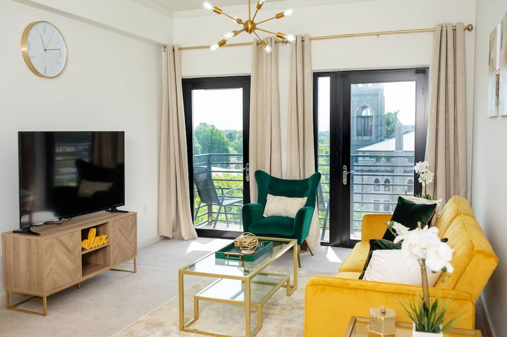 Luxe High Rise Uptown Condo |Free Wi-Fi | Secure Building | Free Parking - تشارلوت (نورث كارولينا) - غرفة معيشة