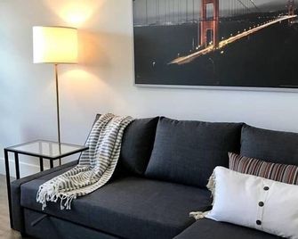 310-1 Bedroom Gem San Pedro Square San Jose! - סן חוזה - סלון
