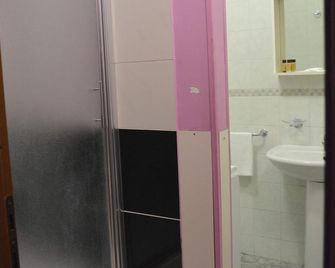 Charming Apartment Reggio Calabria 60 M2 + Parking - Reggio Calabria - Bathroom
