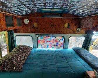 The Wanderbus in Elfendahl forest. - Belfair - Bedroom