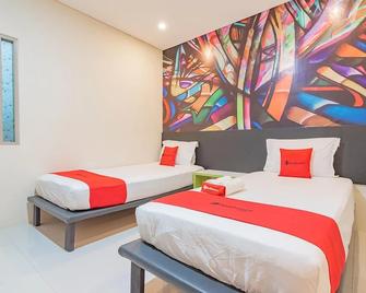 RedDoorz @ Rajawali Km 5 - Palangkaraya - Bedroom