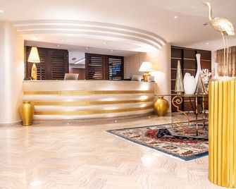 Hotel Tiffany's - ריצ'ונה - דלפק קבלה