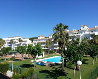 Lovely apartment 300 meters from the beach, modern, with 3 bedrooms, swimming pool - Lepe - Piscina