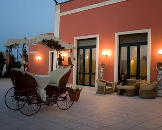 Hotel Le Muse - Carpignano Salentino - Patio