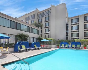 Holiday Inn Hotel & Suites Anaheim, An IHG Hotel - Anaheim - Pool