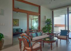 Casa Puerto Paraiso - Yucatan Home Rentals - Chicxulub Puerto - Living room