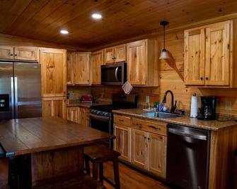 Ampersand Bay Resort - Saranac Lake - Kitchen