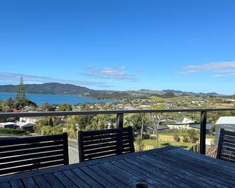Waterview House - Cable Bay - Balcony