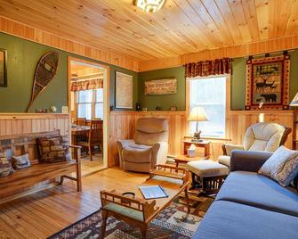 Home in Tupper Lake - Tupper Lake - Sala de estar