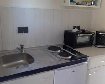 Tiny apartment in a quiet location near the North Eifel National Park - Heimbach - Küche