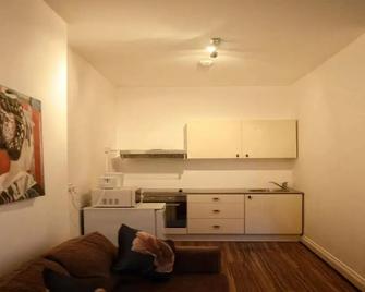 Holland Apartments - London - Kitchen