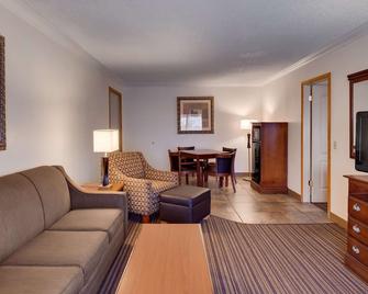 Best Western War Bonnet Inn - Miles City - Вітальня