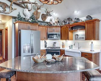 Northwood Tours Escape Hot Tub and Lake Access! - Minocqua - Keuken