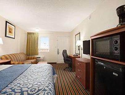 Days Inn by Wyndham Champaign/Urbana - Champaign - Phòng ngủ