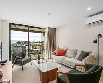 Alps Vista Retreat - Wanaka - Wanaka - Living room