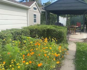 Charming 2-bedroom cottage in Bountiful with WiFi and AC - Bountiful - Patio