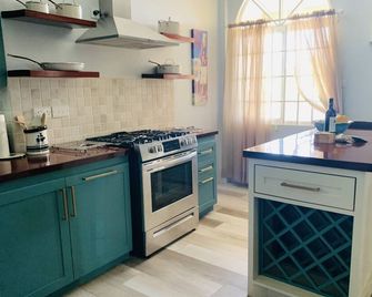 3-bedroom & 2-bathroom luxury ocean view home - SUV included with booking - Lance aux Épines - Cocina