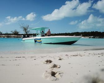 Entire 4 bedroom Loft, Best Value ~ 5 beds, 3 bathroom! Explore Long Island, BS - Deadman's Cay - Playa