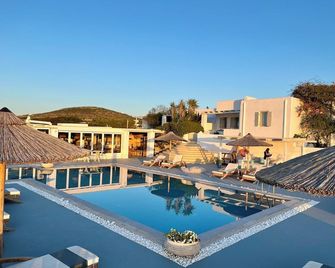 Anemoi Resort - Parikia - Pool