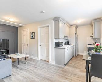Modern Condo on James Street North - Hamilton - Küche