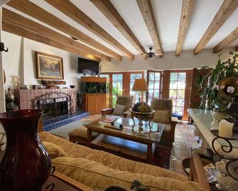 Villa Rosa Inn - Santa Barbara - Living room