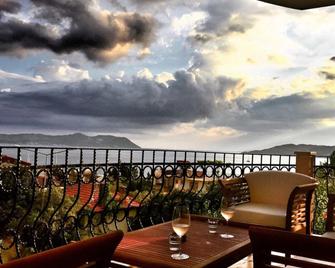 The Townhouse Apartment - Kaş - Balcón