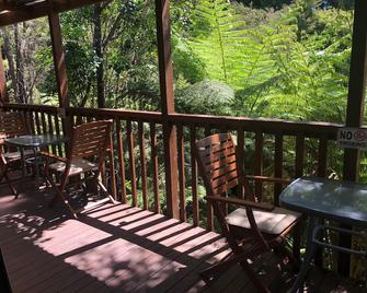 Kanuka Ridge Lodge and Backpackers - Marahau - Balcony