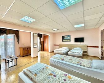 Hotel Grbalj - Budva - Olohuone