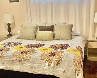 Chic 2-Bedroom Apartment in Charming St. Cloud 25 miles to Disney - St. Cloud - Bedroom