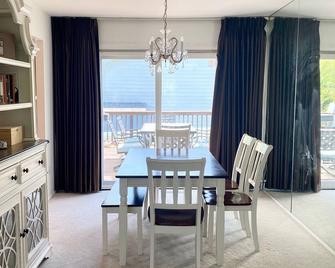 Come Seize the Bay! 4 miles from the Navy Campus - Arnold - Dining room