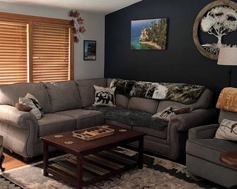 Wilderness Retreat - 12 acres near Munising - Wetmore - Olohuone