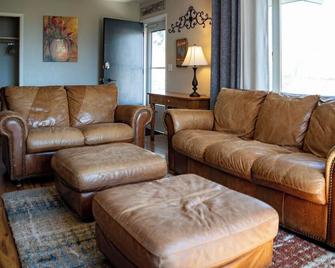 Relax in the Country\nIncredibly Clean FarmYard Only Minutes from La Grande - La Grande