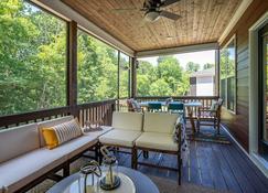 Lakeside Family Fun Retreat! - Tullahoma - Balkon