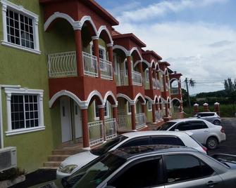 Villa Giovanni Paris - Beautiful Secured Complex! Fully Gated! - Savanna La Mar - Building