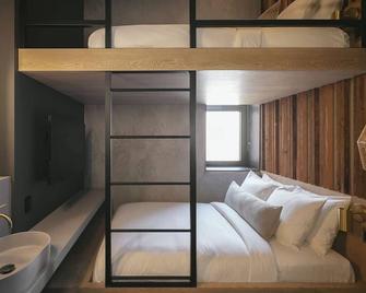 Sleek and Modern Bunk Room on SB’s State Street - Santa Barbara - Bedroom