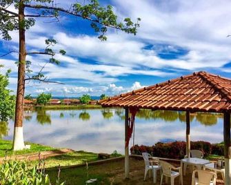 호텔 파젠다 포우사다 다 세라 - 고이아네시아 - 파티오