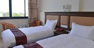 Hotel Myitkyina - Myitkyina - Bedroom
