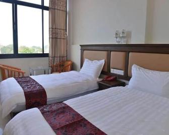 Hotel Myitkyina - Myitkyina - Bedroom
