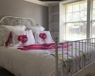 Lewisville -Home Away From Home - Pool/Spa Retreat - Lewisville - Bedroom