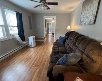In for Business, family events and etc… - Mount Pleasant - Living room