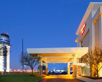 Hampton Inn Columbus-International Airport - Columbus - Edificio