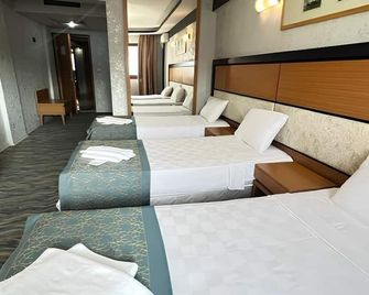 Ünaten otel - Gaziemir - חדר שינה