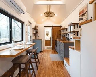Foxglove Tiny House - a modern tiny getaway - Jamaica - Kitchen