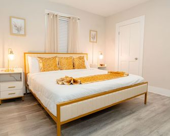Luxury Modern Home - Family Friendly Close to Boston and Gillete Stadium! - Dedham - Bedroom