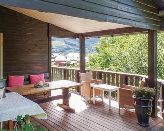 This is a homely vacation home in a great location in the middle of the Norwegian mountains. - Vågåmo - Balcón