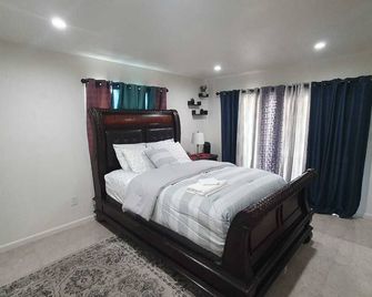 4 Bedroom/3full Bath/Lax/Carson/Long Beach/Torrance/Hawthorne/Los Angeles - Carson - Bedroom