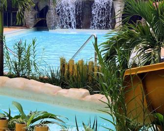 هوتل أجواس دو بارانويا - كالداس نوفاس - حوض السباحة